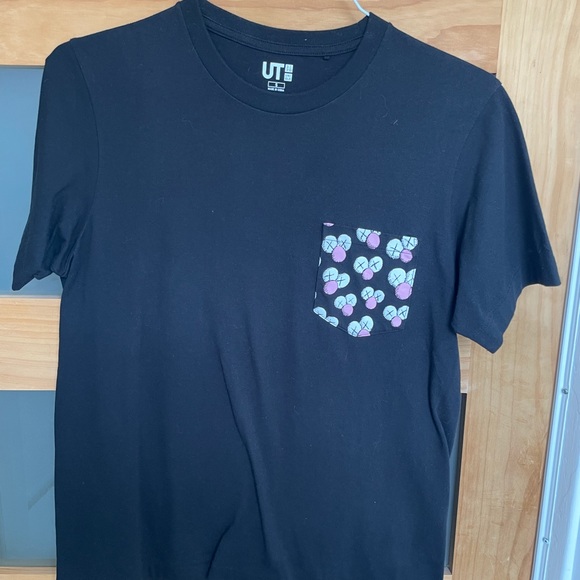 Uniqulo x KAWS T-shirt - Picture 2 of 3